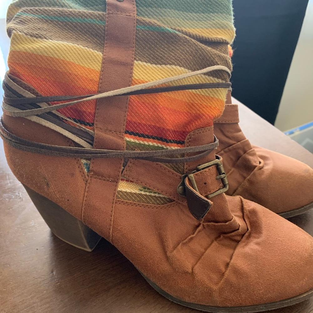 Rustic boots. In fair condition